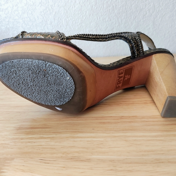 FRYE Bronze Gerry Metal Bead Leather Heel Size 7 1/2M - Picture 6 of 6